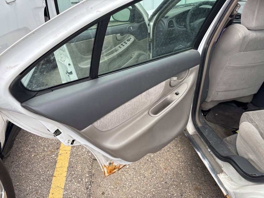 Used 2003 Oldsmobile Alero GL FWD image 18