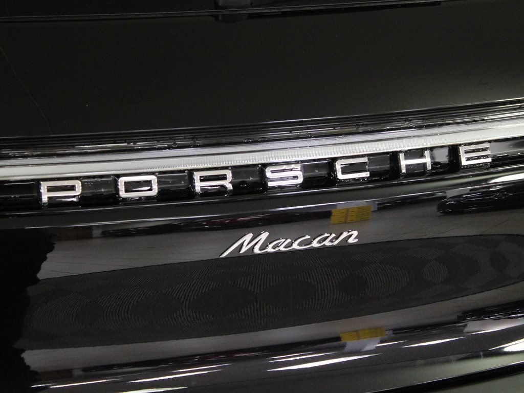 Certified 2026 Porsche Macan AWD/4WD image 13