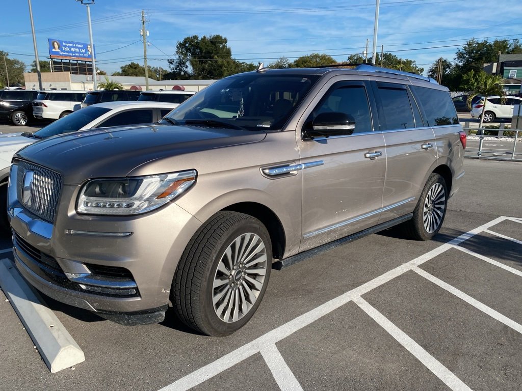 Used 2019 Lincoln Navigator Reserve image 2
