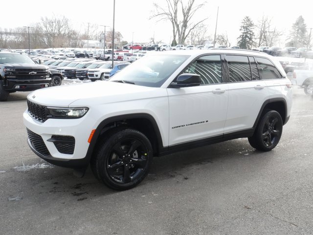 New 2025 Jeep Grand Cherokee Altitude image 7