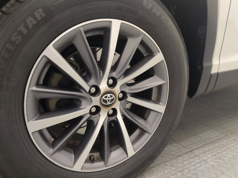 Used 2019 Toyota Highlander XLE FWD image 31