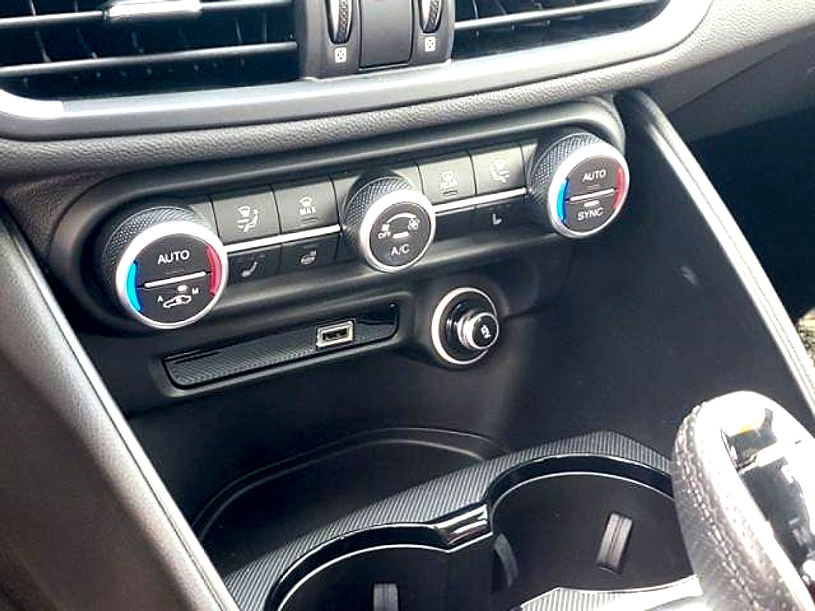 New 2024 Alfa Romeo Giulia Ti w/ Performance Driving Package RWD image 14
