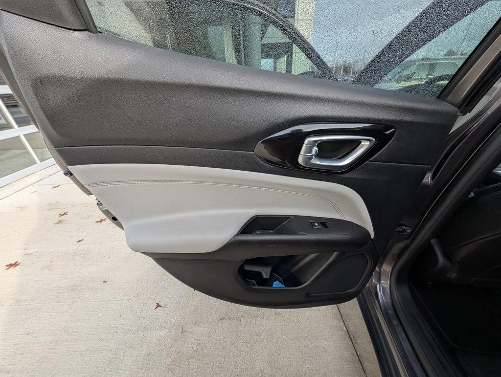 Used 2022 Jeep Compass Limited image 33