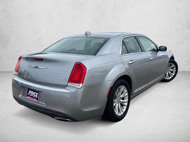 Used 2016 Chrysler 300 C RWD image 5
