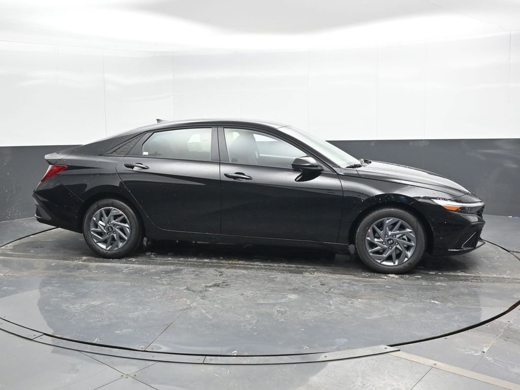 New 2026 Hyundai Elantra Blue image 3