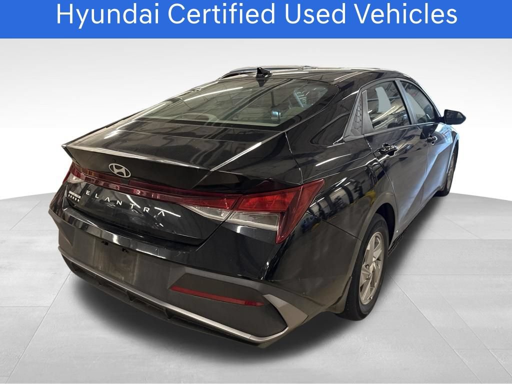 Used 2024 Hyundai Elantra SE FWD image 3