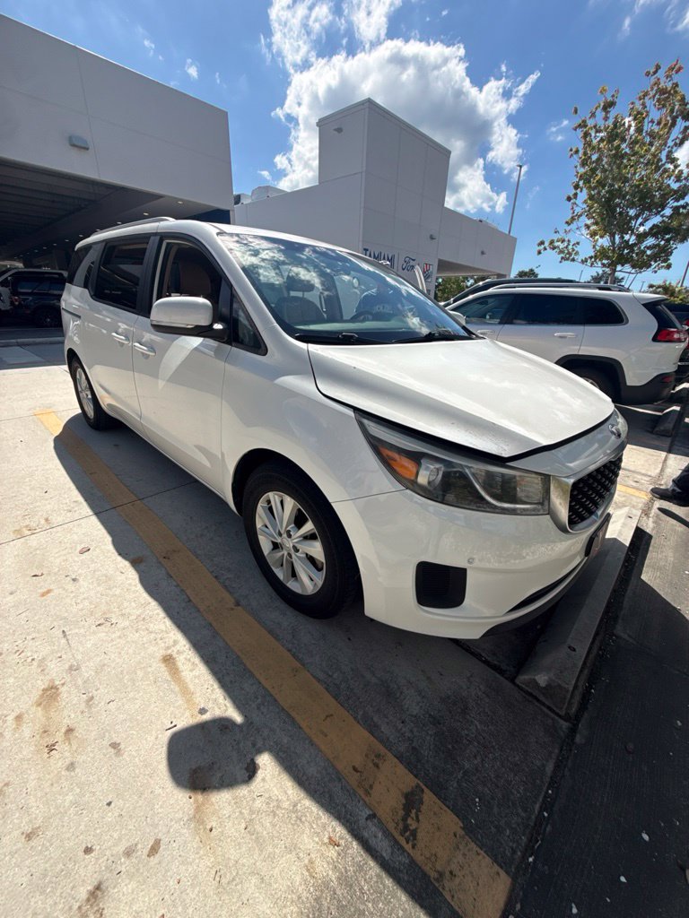 Used 2017 Kia Sedona LX w/ LX Essentials Premium Package FWD image 1