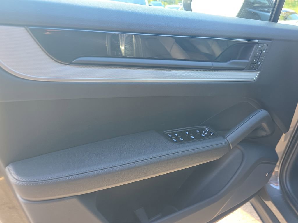 Certified 2025 Porsche Cayenne image 24