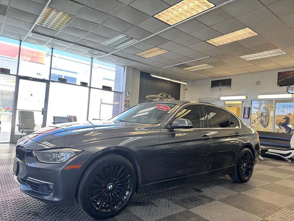 Used 2014 BMW 335i Sedan w/ Technology Package RWD image 1
