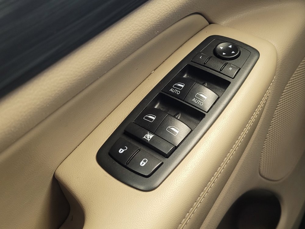 Used 2019 Jeep Grand Cherokee Laredo image 27