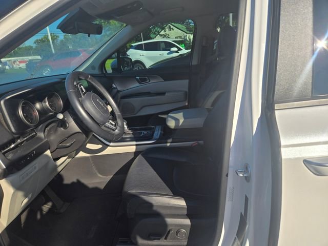 Used 2022 Kia Carnival LX FWD image 6