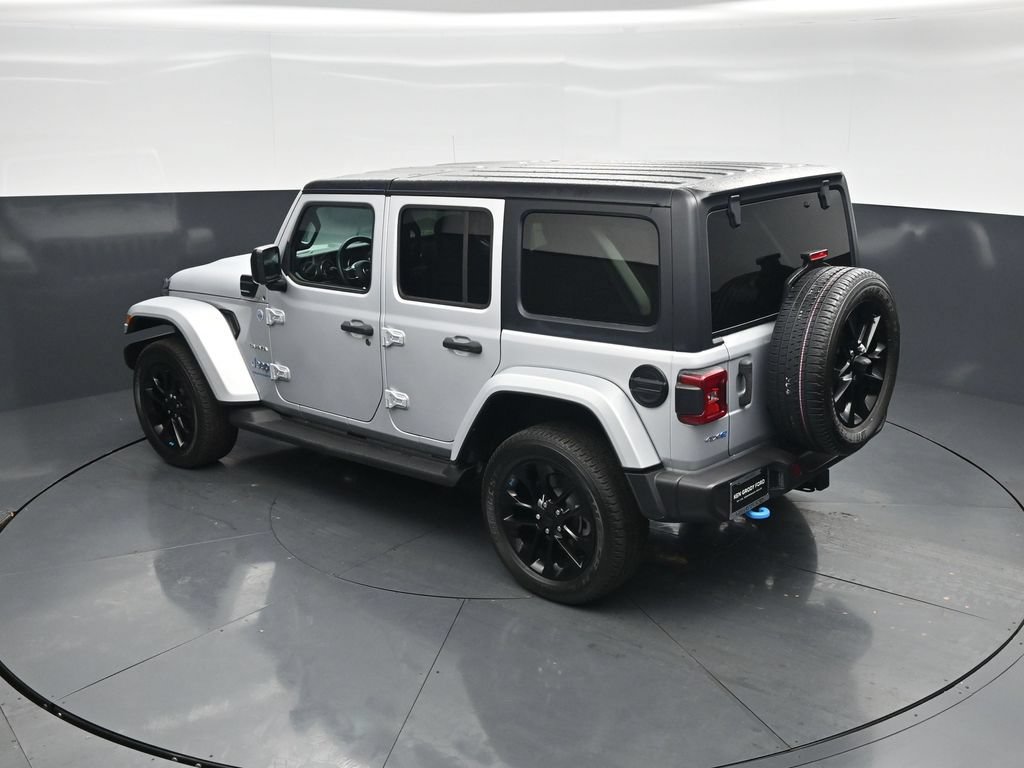 Used 2023 Jeep Wrangler Unlimited Sahara w/ Cold Weather Group AWD/4WD image 40