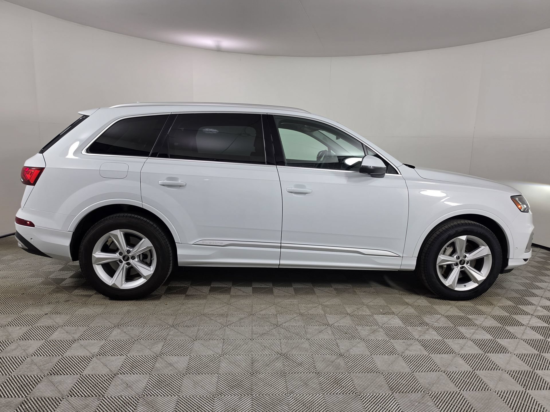 Certified 2023 Audi Q7 2.0T Premium Plus w/ Premium Plus Package AWD/4WD image 8