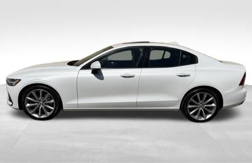Used 2021 Volvo S60 T6 Momentum w/ Protection Package Premier AWD/4WD image 10