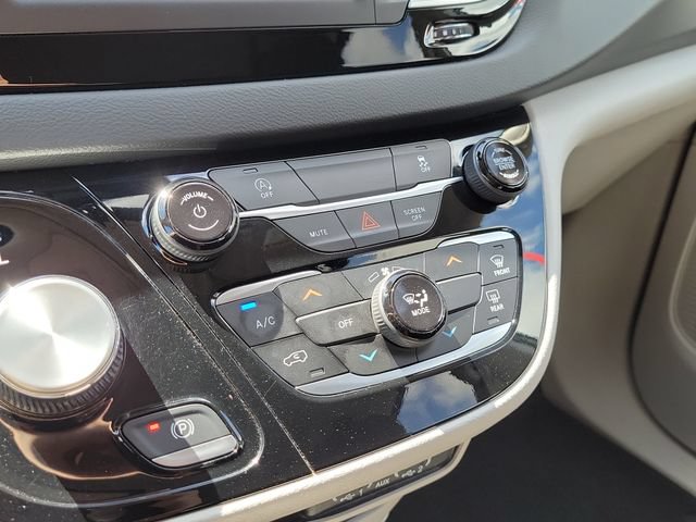 Used 2023 Chrysler Voyager LX FWD image 30