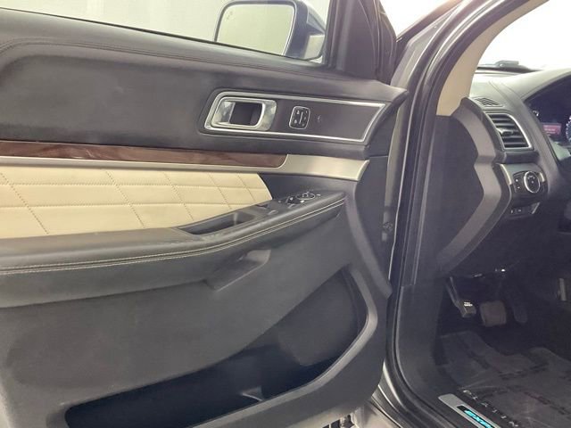 Used 2017 Ford Explorer Platinum image 12