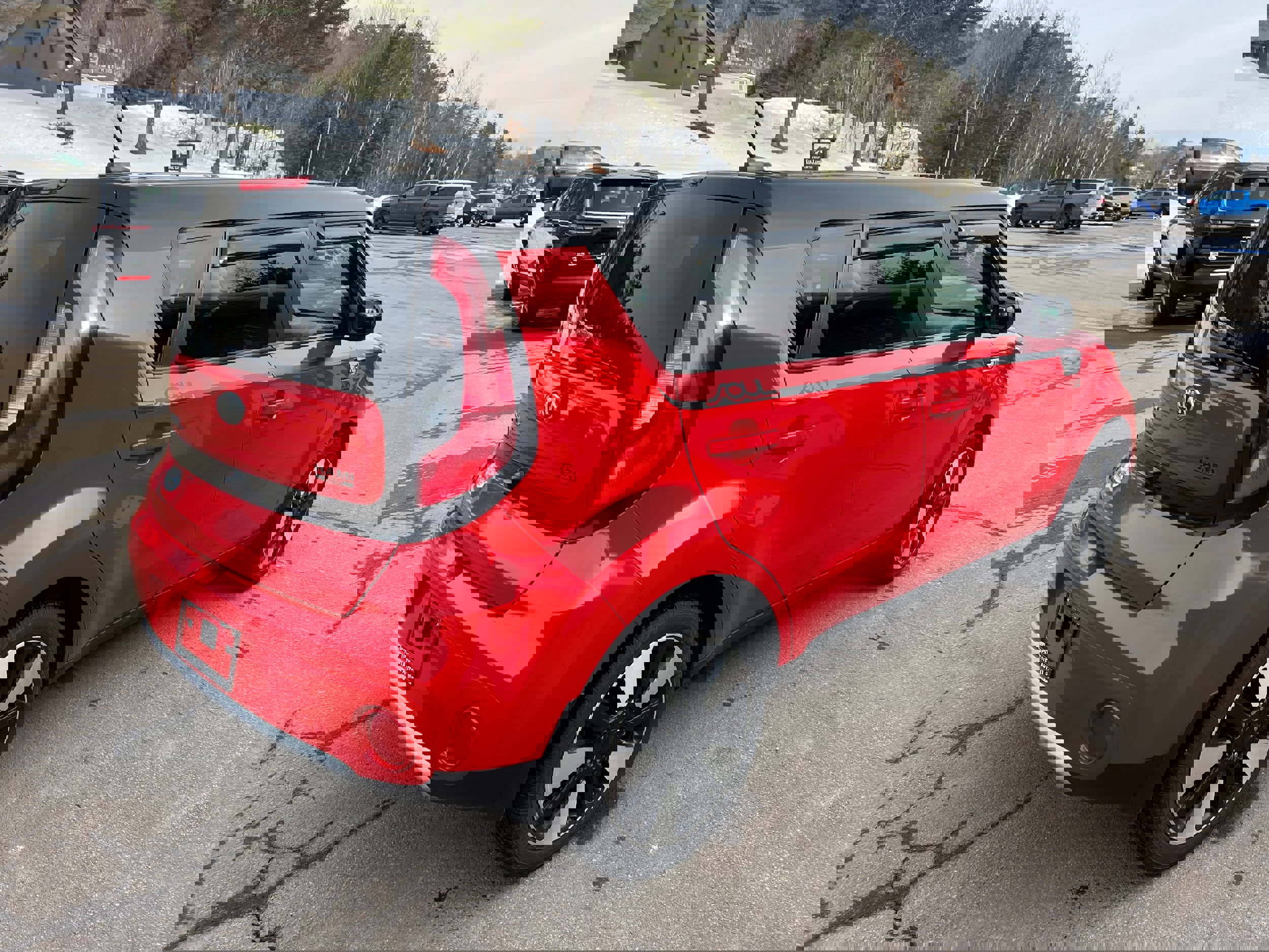 Used 2018 Kia Soul + image 5