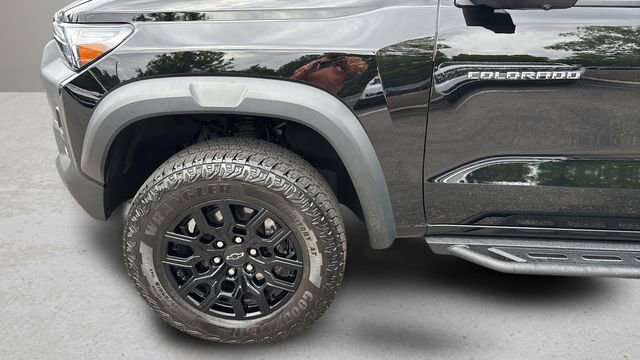 Used 2024 Chevrolet Colorado Trail Boss w/ Technology Package AWD/4WD image 32