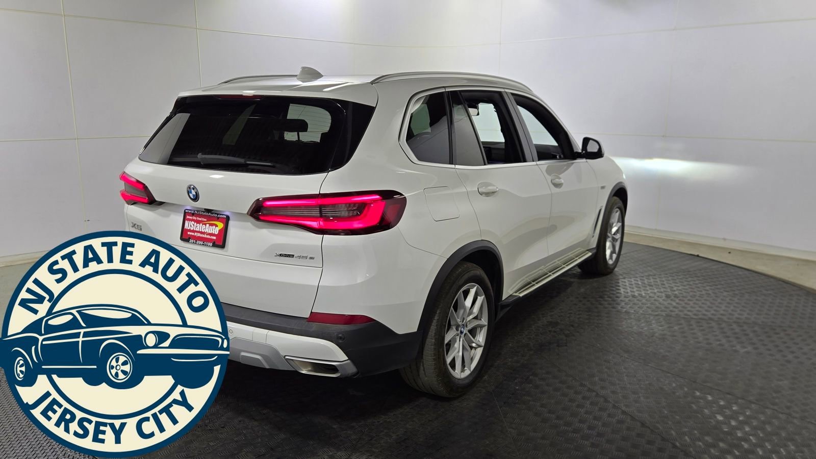 Used 2023 BMW X5 xDrive45e w/ Climate Comfort Package image 7