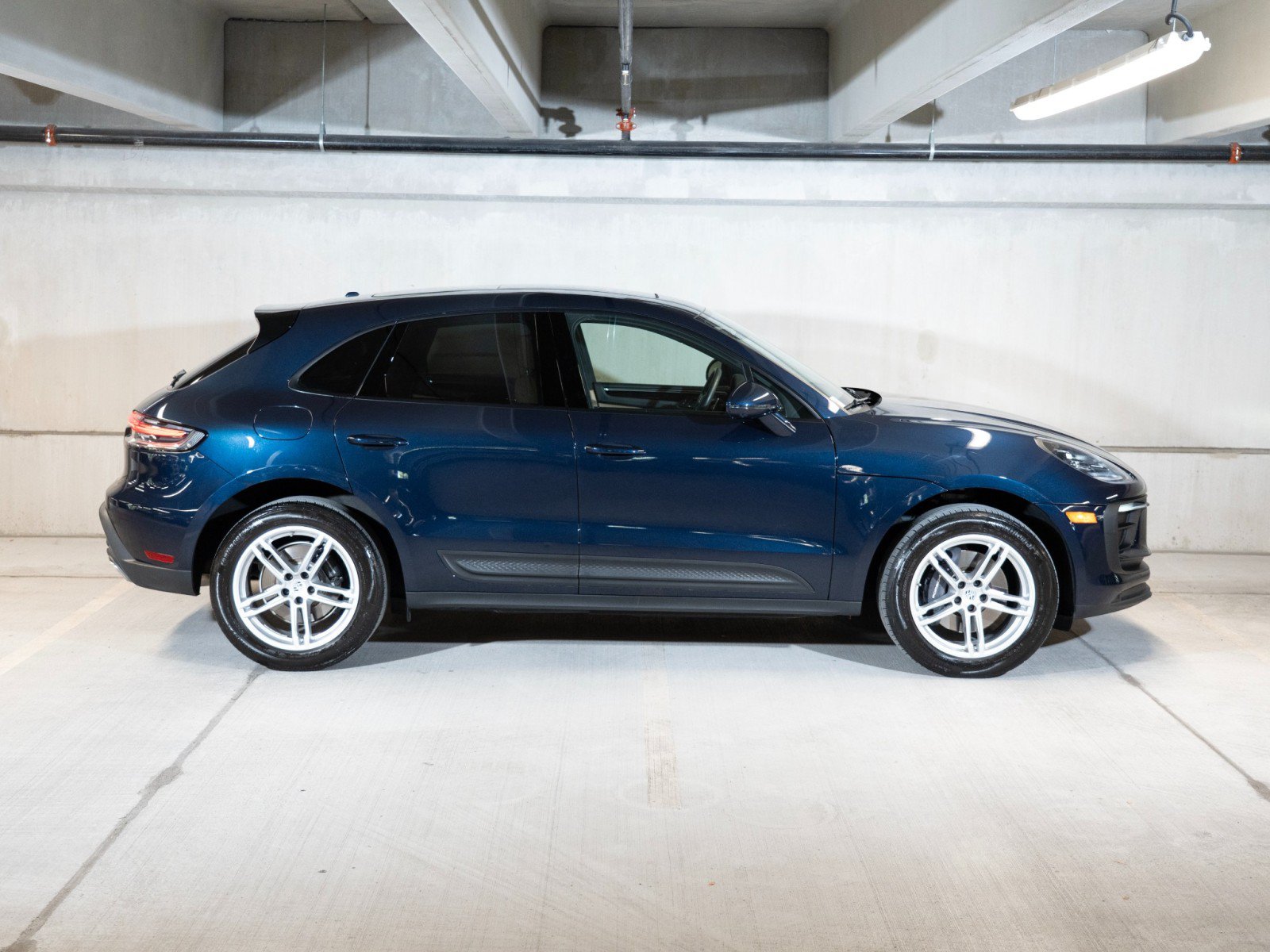 Certified 2023 Porsche Macan AWD/4WD image 8