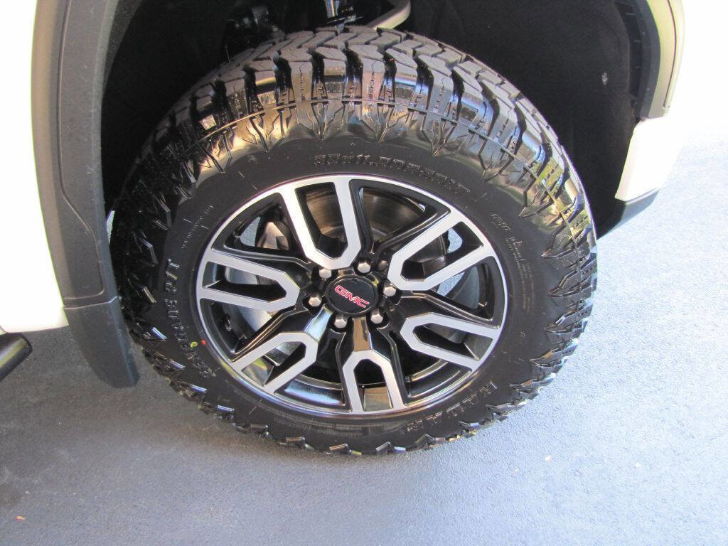 Used 2023 GMC Sierra 1500 AT4 w/ Technology Package AWD/4WD image 25