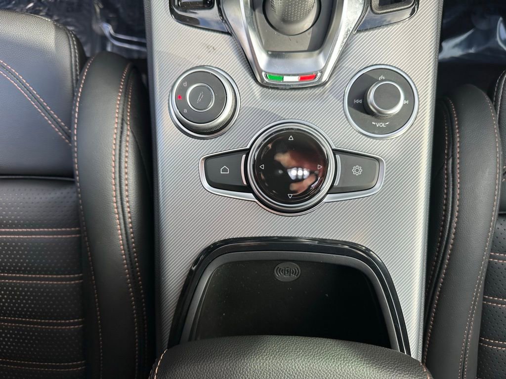 Used 2025 Alfa Romeo Stelvio Sprint AWD/4WD image 29