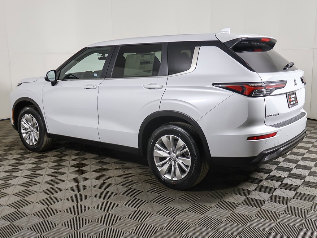 New 2026 Mitsubishi Outlander ES image 14