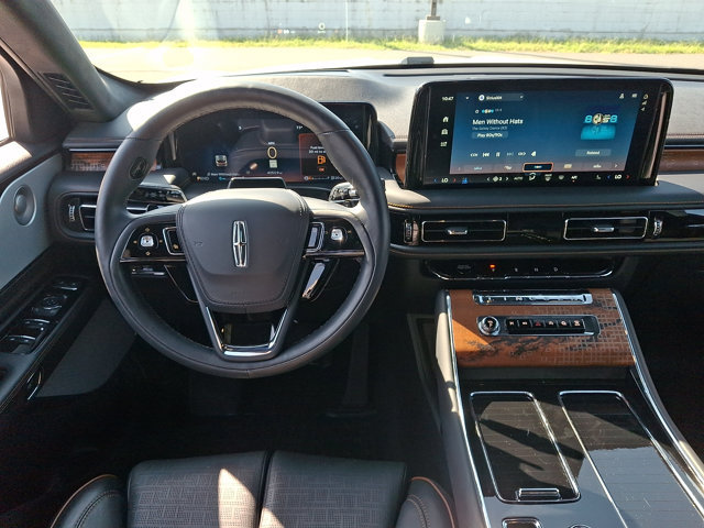 Certified 2025 Lincoln Aviator Black Label AWD/4WD image 11