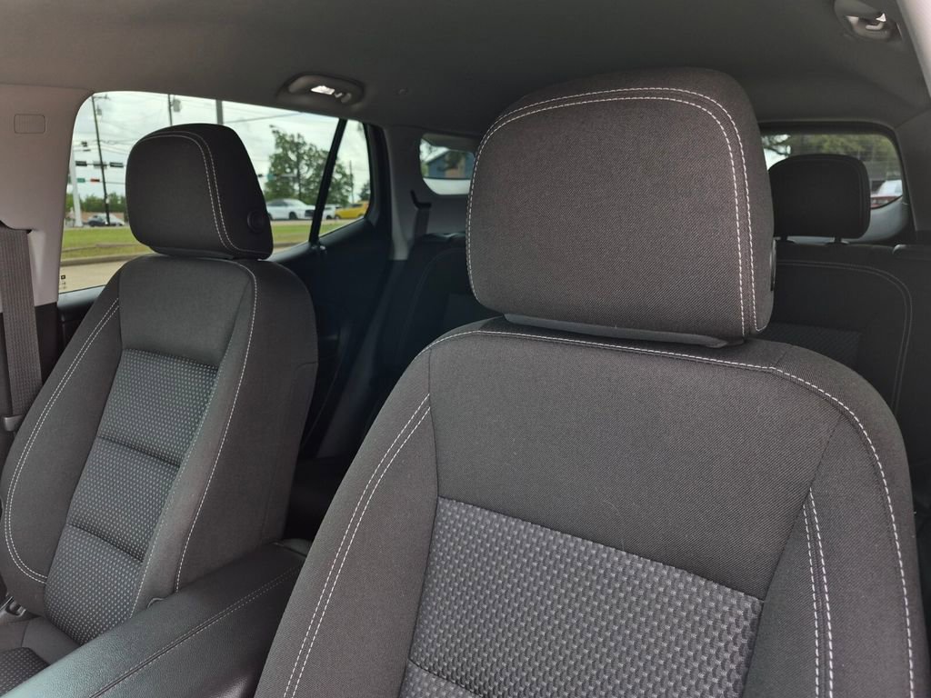Used 2023 GMC Terrain SLE w/ Driver Convenience Package image 30