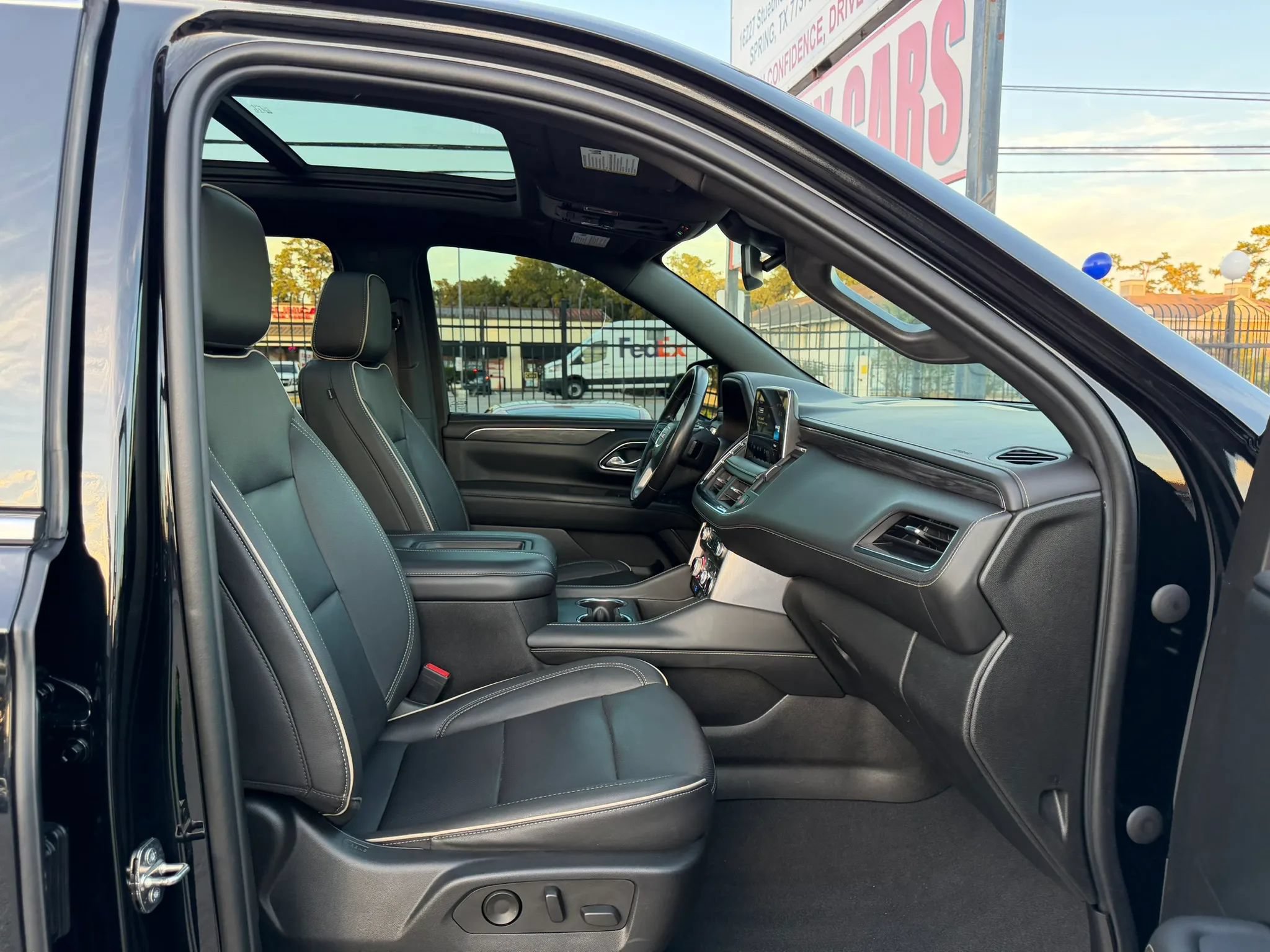 Used 2023 GMC Yukon XL SLT AWD/4WD image 18