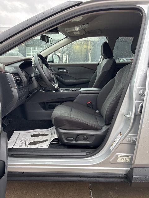 Used 2023 Nissan Rogue SV AWD/4WD image 5