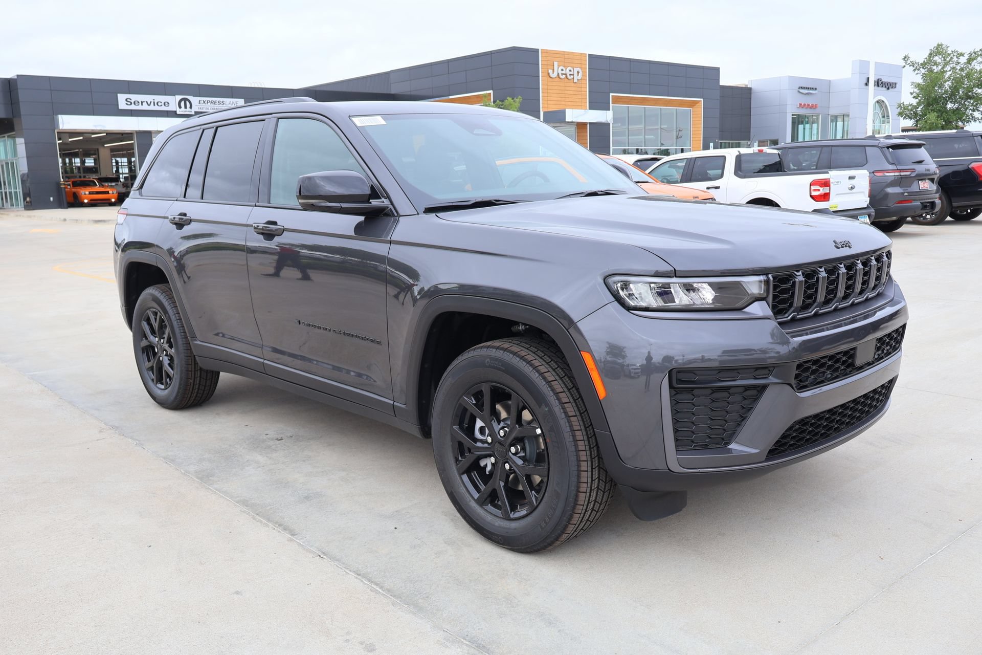 New 2026 Jeep Grand Cherokee Altitude AWD/4WD image 1