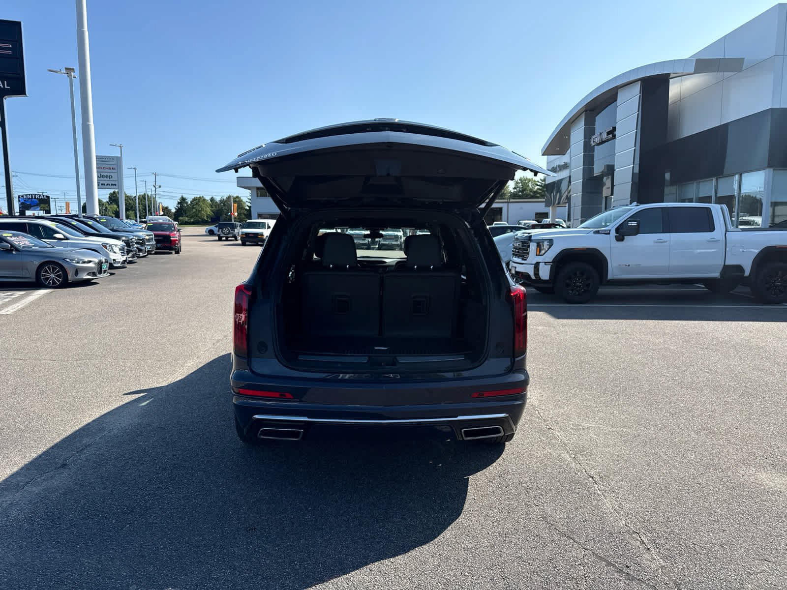 Used 2024 Cadillac XT6 Premium Luxury AWD/4WD image 11