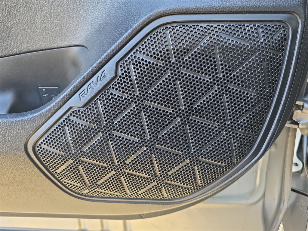 Used 2022 Toyota RAV4 XLE Premium image 25