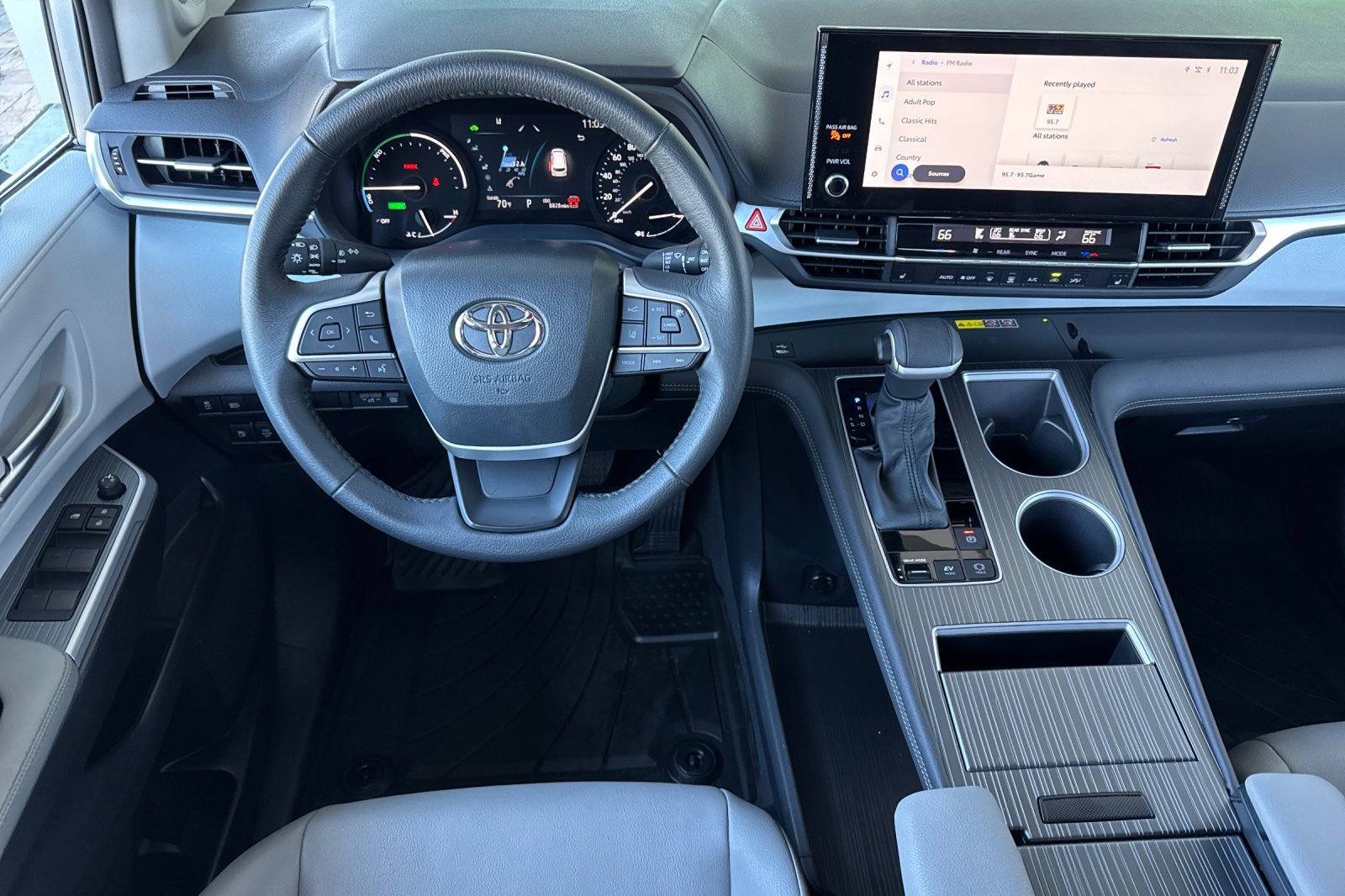 Certified 2025 Toyota Sienna XLE w/ XLE Plus Package AWD/4WD image 19
