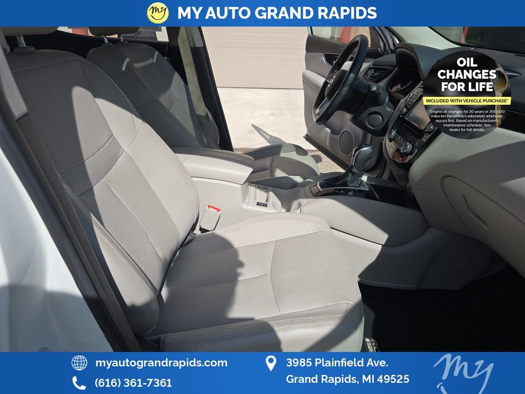 Used 2017 Nissan Rogue Sport SL w/ SL Premium Package AWD/4WD image 22
