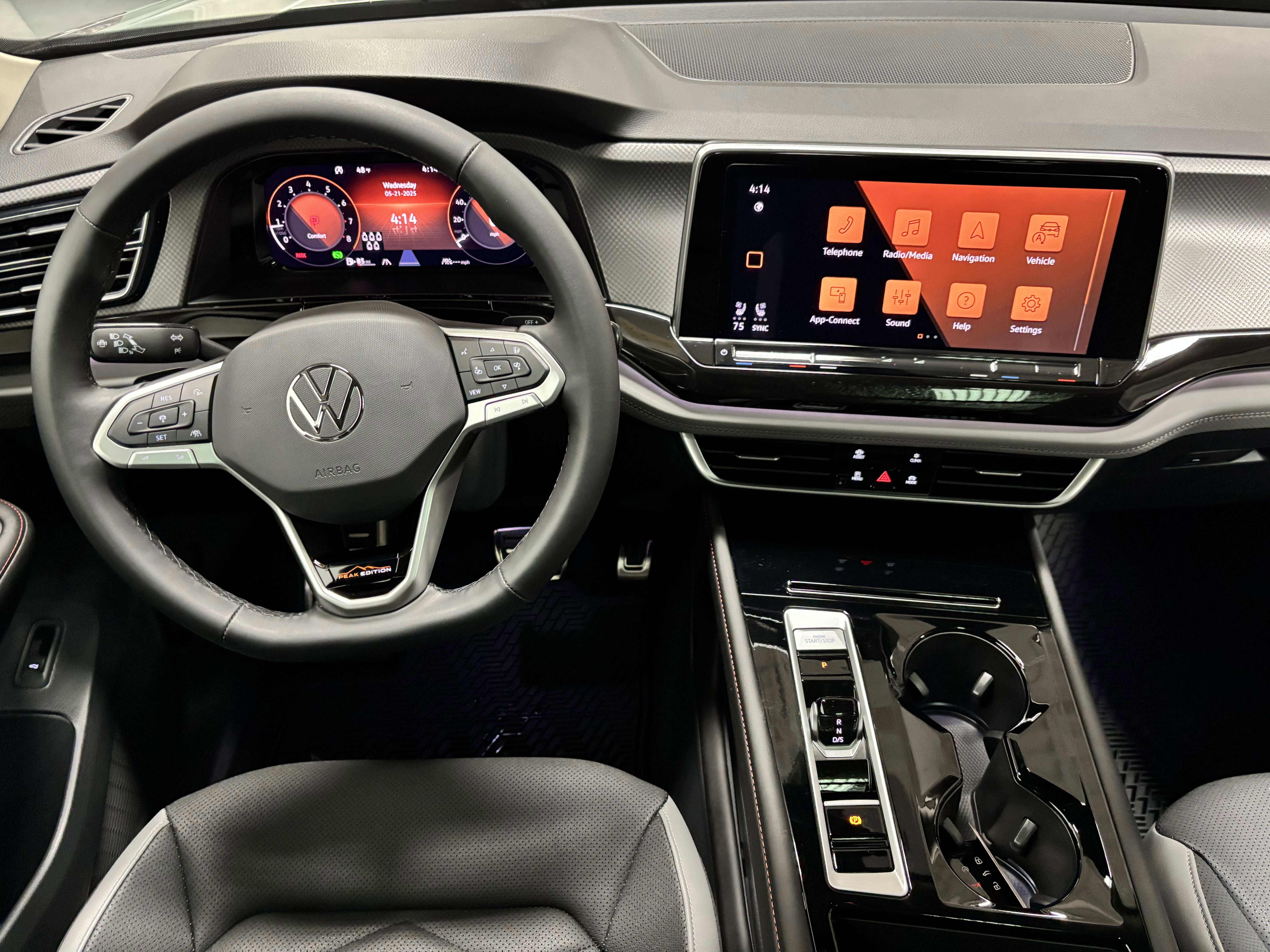 New 2025 Volkswagen Atlas Peak Edition SE image 17