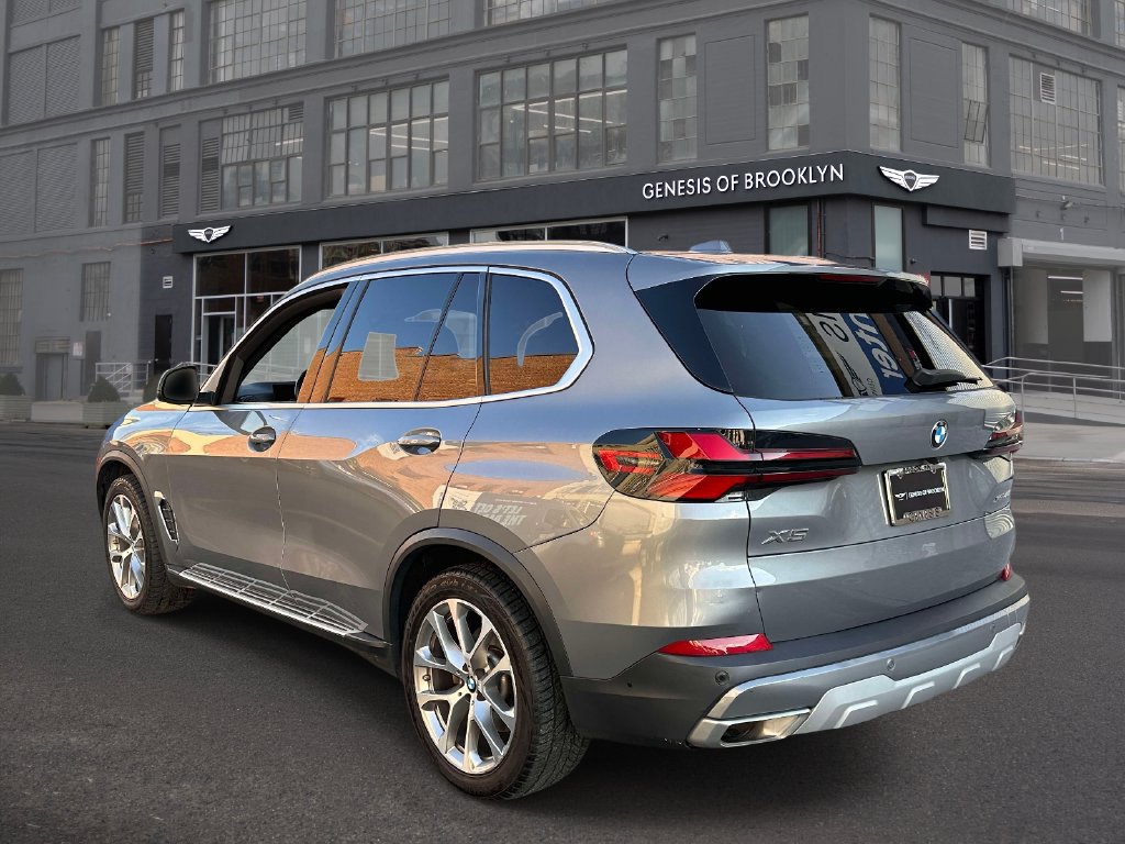 Used 2024 BMW X5 xDrive40i w/ Premium Package AWD/4WD image 3