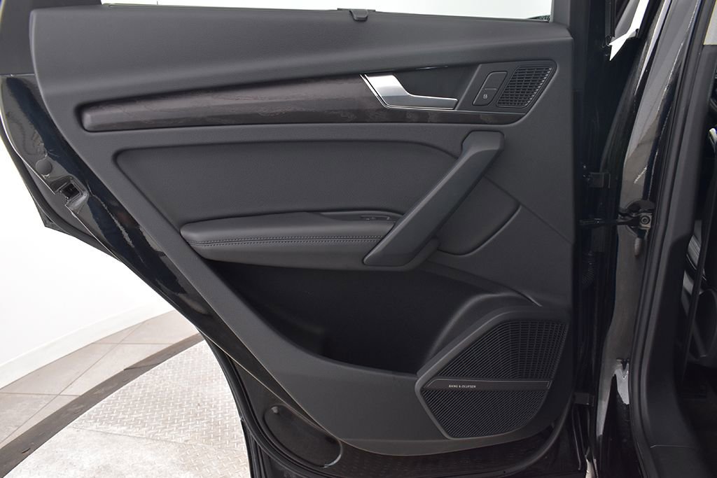 Used 2020 Audi Q5 e Prestige w/ Prestige Package image 21