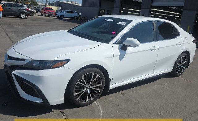 Used 2024 Toyota Camry SE FWD image 1