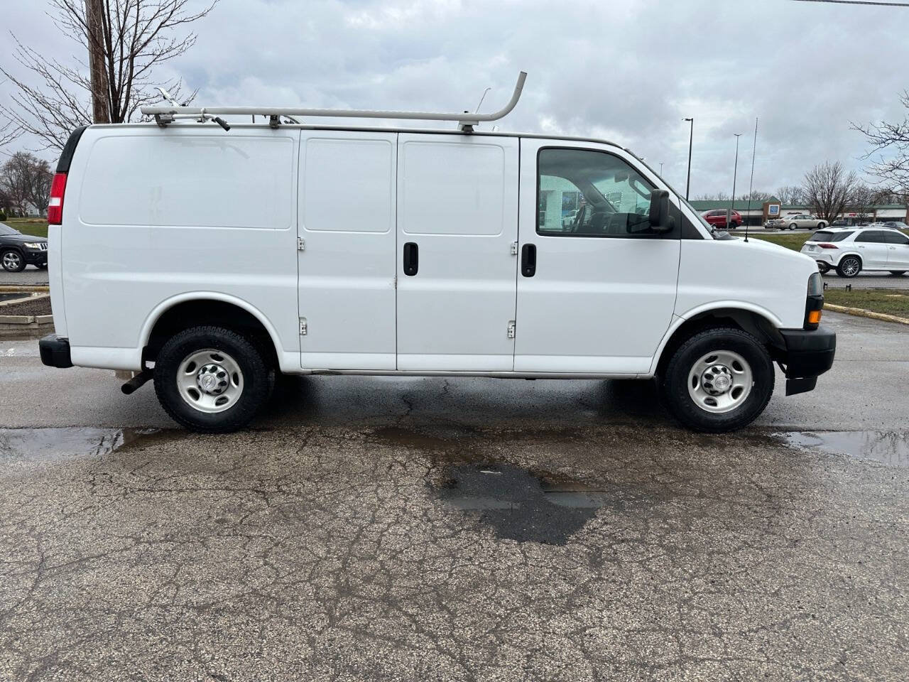 Used 2020 Chevrolet Express 2500 w/ Communications Package RWD image 6