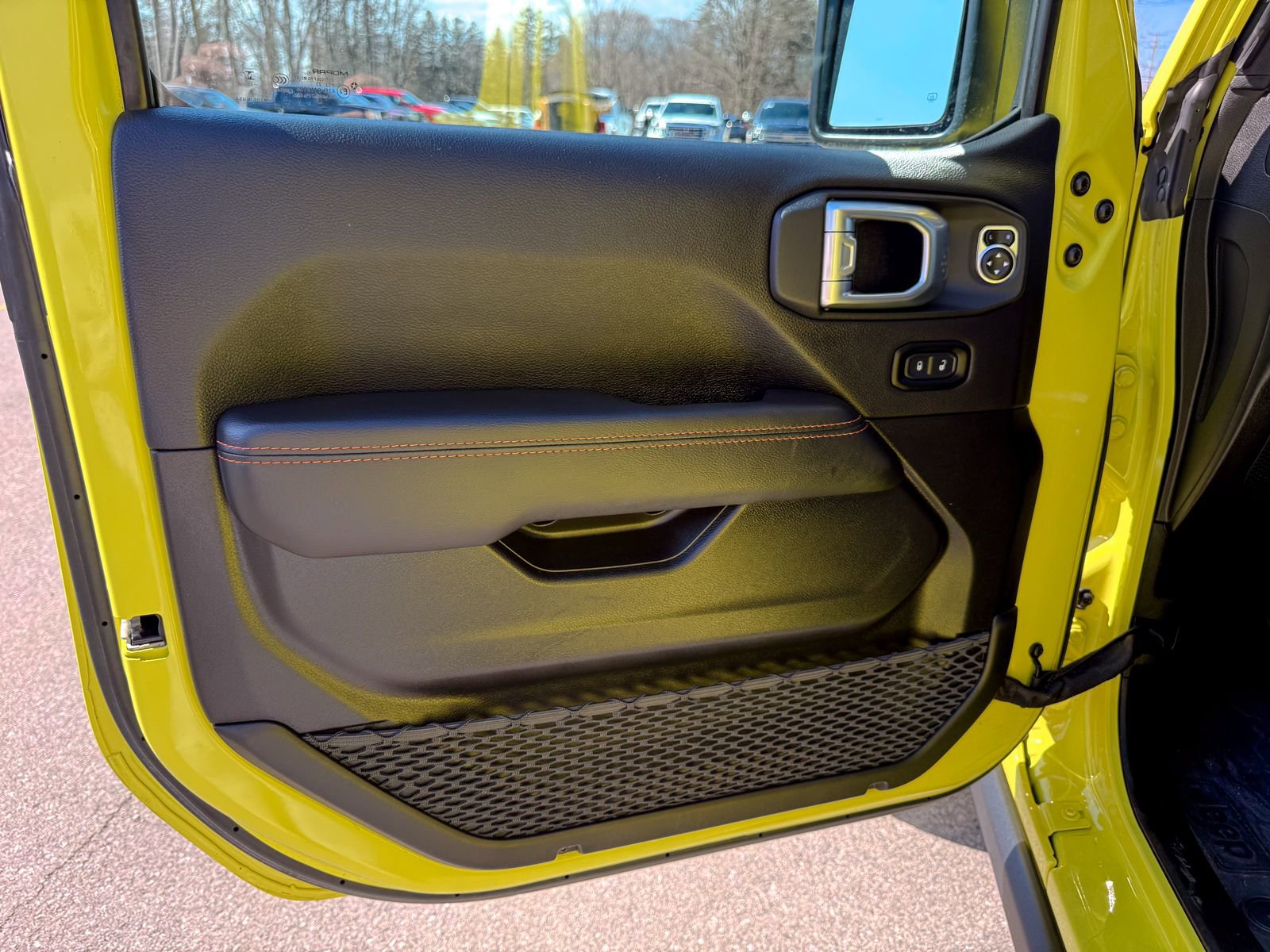 Used 2023 Jeep Gladiator Mojave w/ Cold Weather Group image 17