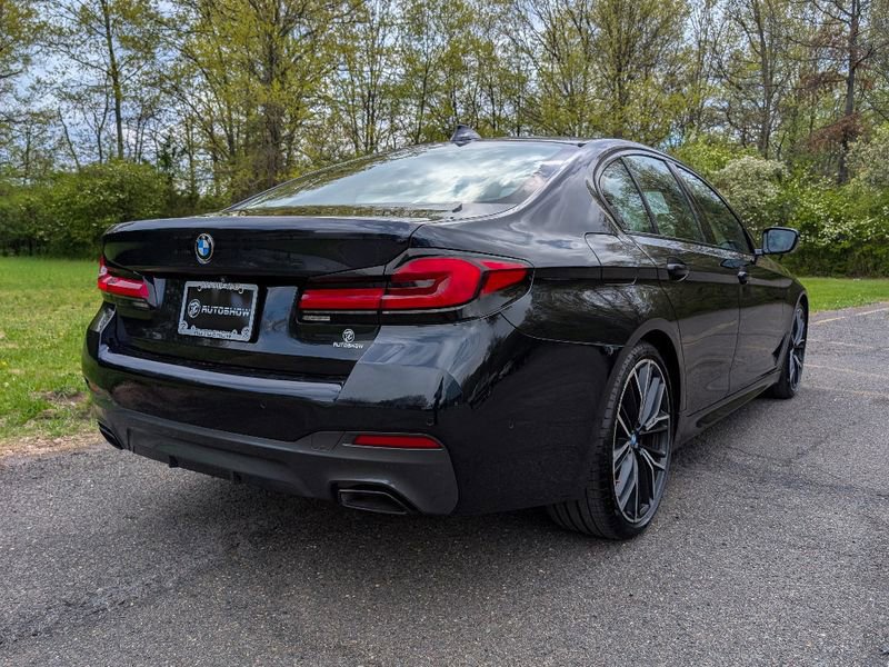 Used 2022 BMW 530i xDrive w/ M Sport Package AWD/4WD image 5