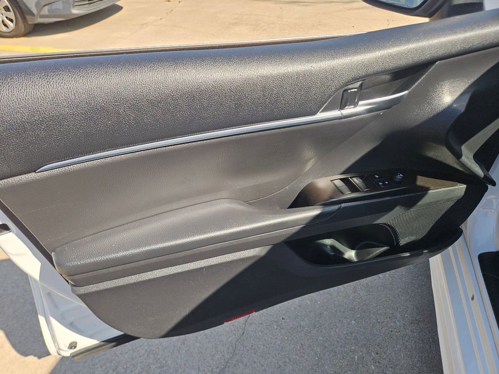 Used 2024 Toyota Camry SE image 14