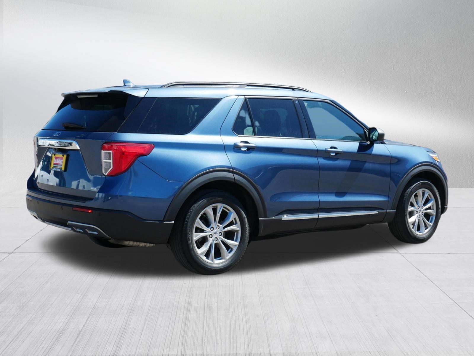 Used 2020 Ford Explorer XLT w/ Equipment Group 202A AWD/4WD image 7
