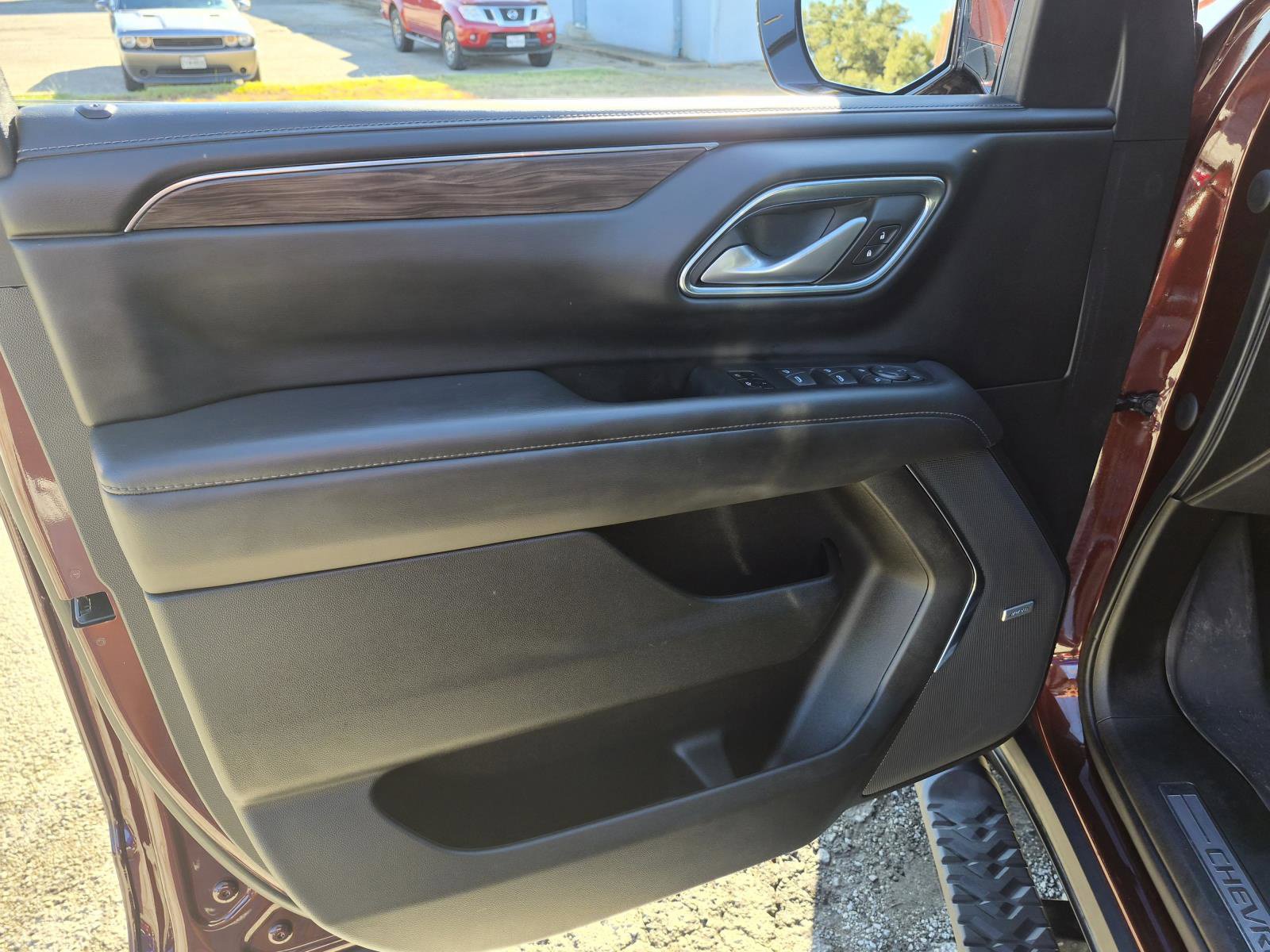 Used 2022 Chevrolet Tahoe Z71 w/ Luxury Package AWD/4WD image 18