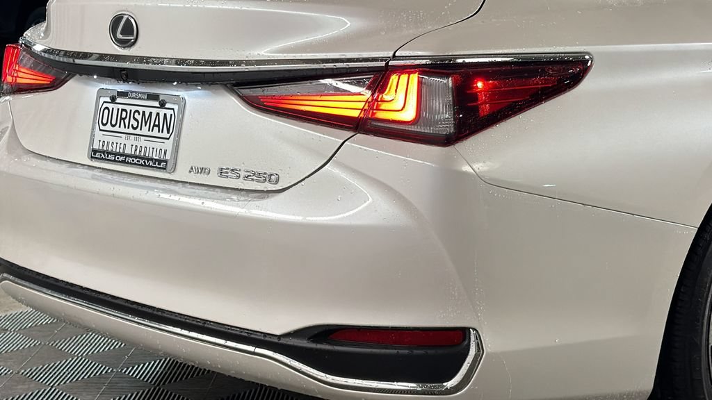 Certified 2021 Lexus ES 250 w/ Accessory Package 2 AWD/4WD image 9