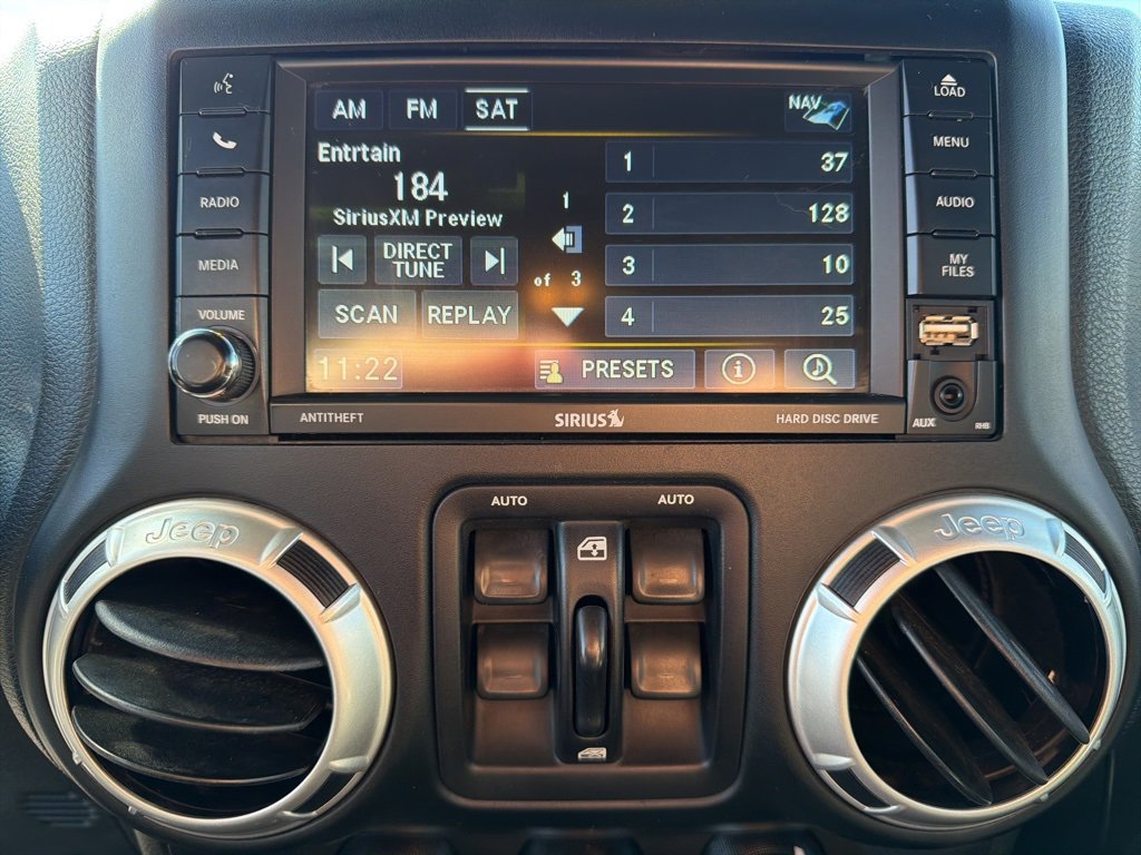 Used 2015 Jeep Wrangler Unlimited Rubicon w/ Connectivity Group image 31