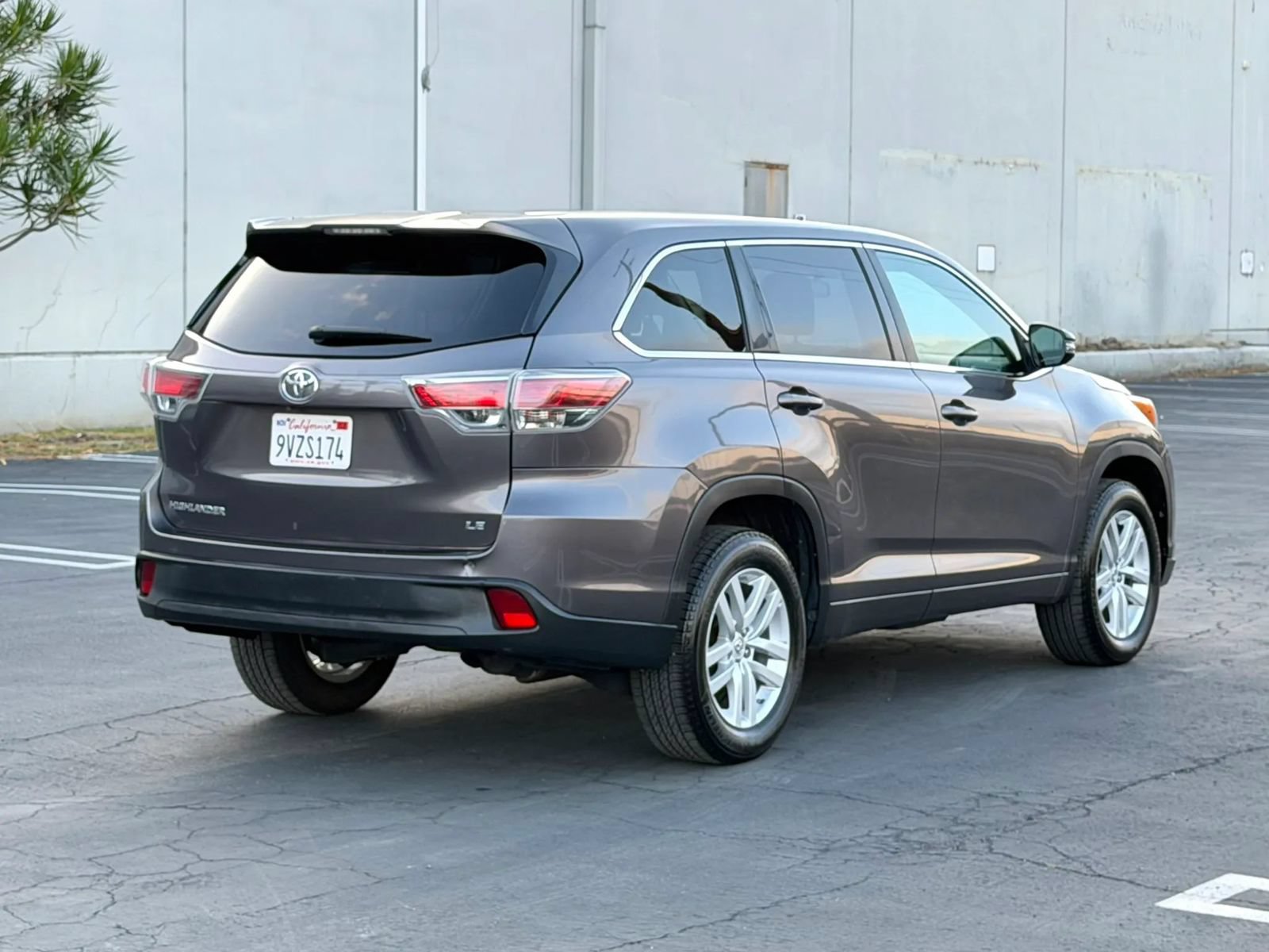 Used 2014 Toyota Highlander LE FWD image 4
