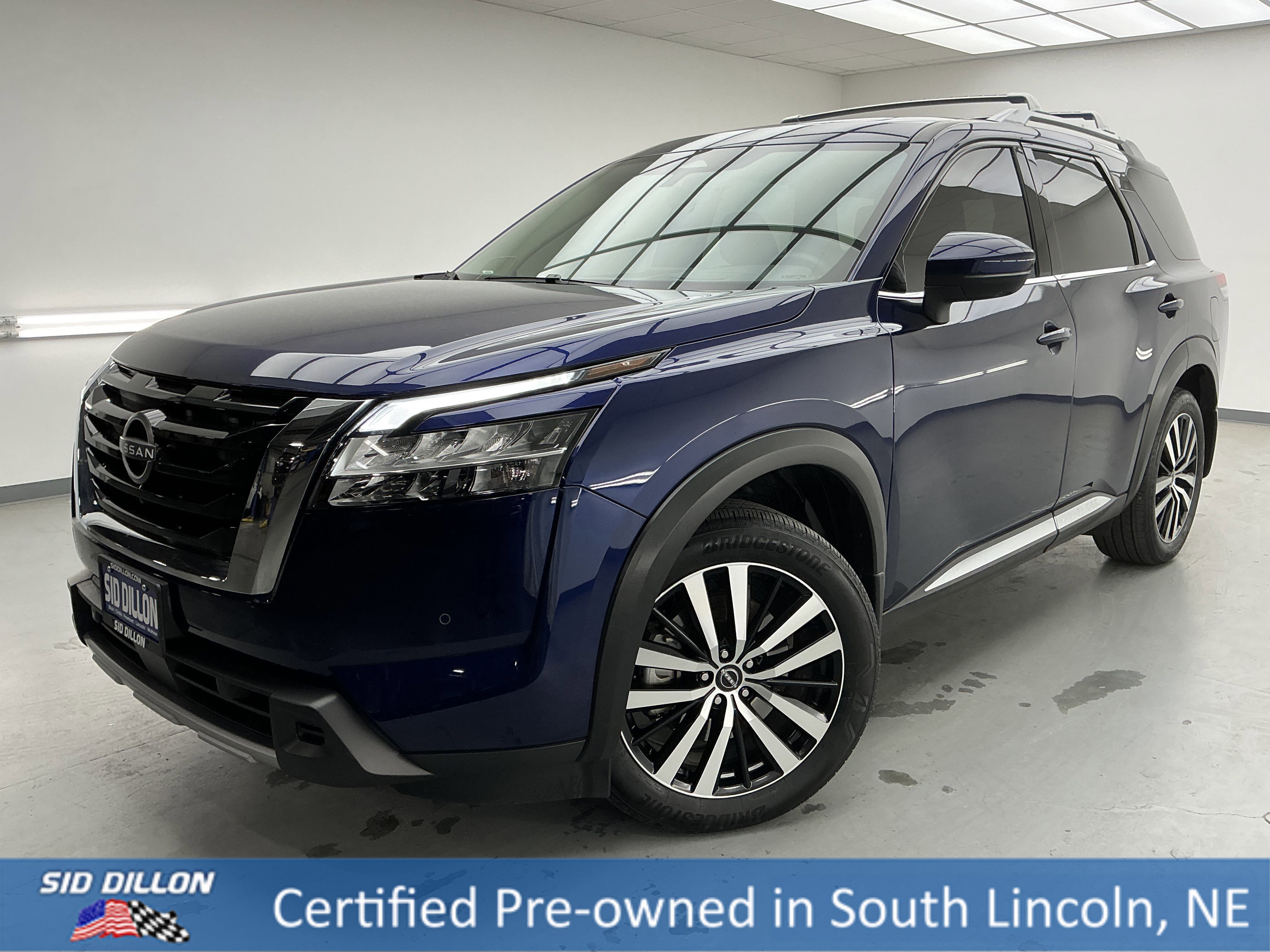 Used 2024 Nissan Pathfinder Platinum image 1